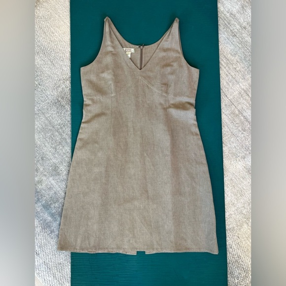 Tommy Bahama Linen Blend Dress Size 12 Beige / Gray Silk Lining V-Neck Back Zip - Picture 2 of 9
